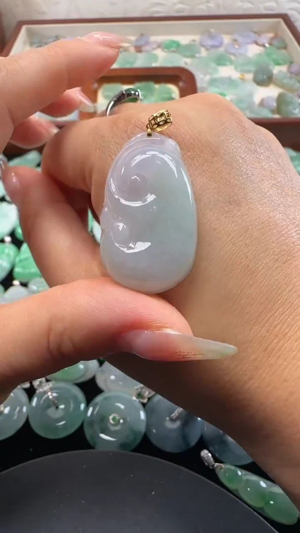 吊坠(不含链)18K金镶嵌翡翠如意