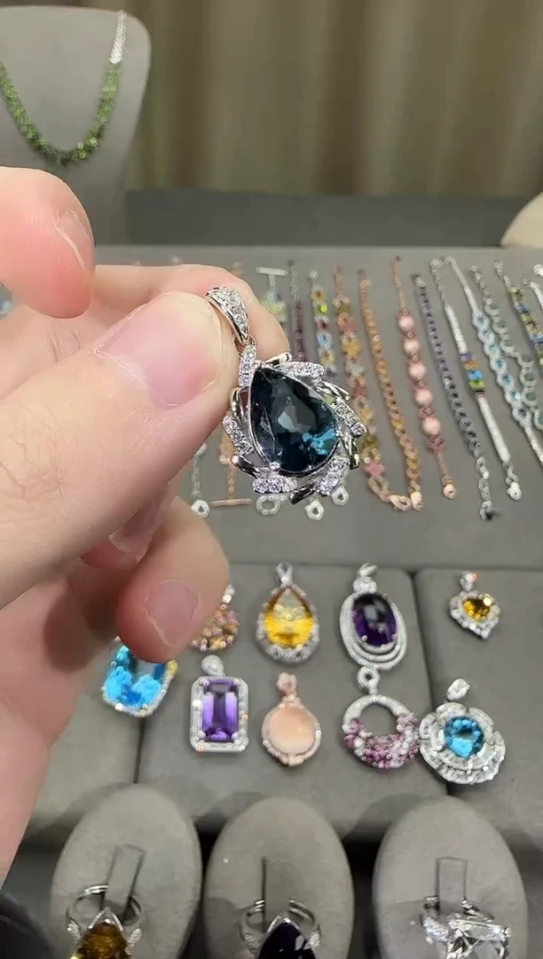 颈饰银S925镶嵌托帕石11*14mm吊坠伦敦蓝