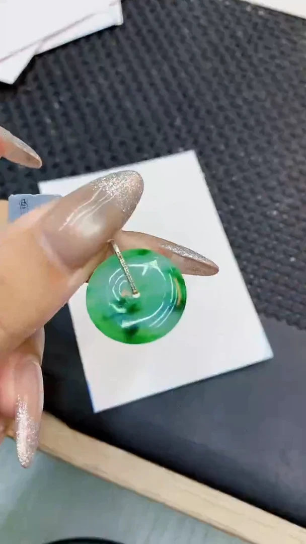 颈饰18K金镶嵌翡翠1