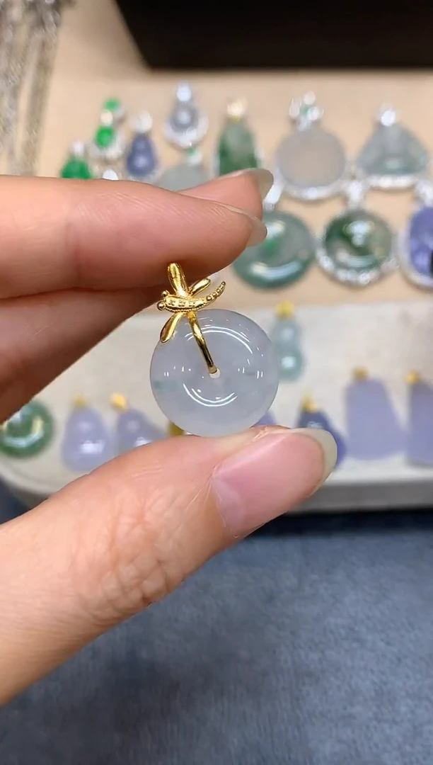 颈饰18K金镶嵌翡翠平安扣【无服务费