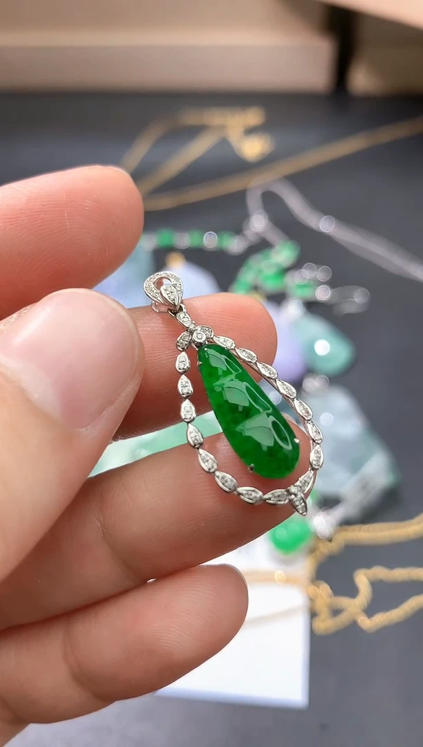 翡翠未镶嵌颈饰吊坠