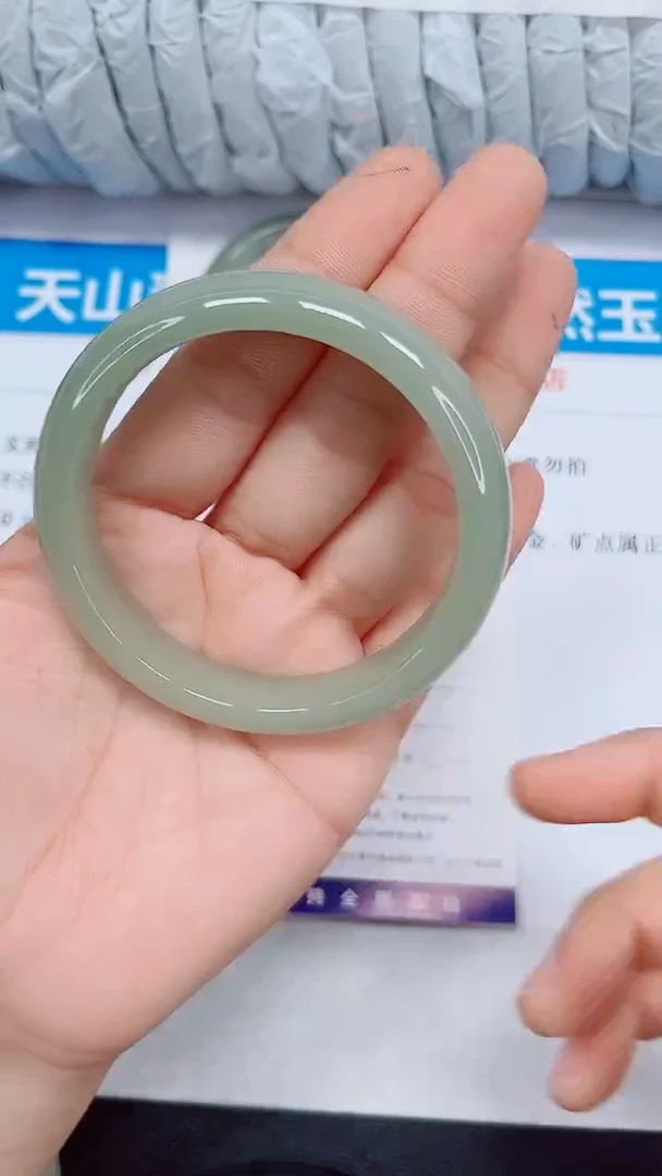 未镶嵌手镯石英质玉8-59
