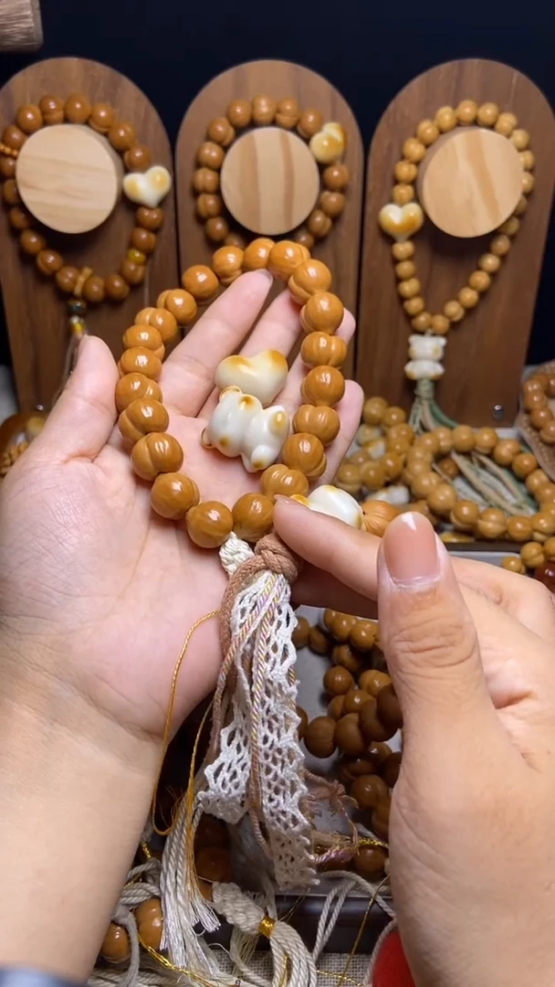 猴头核桃手串像****由全品龙炎爱心小熊三通跑环款