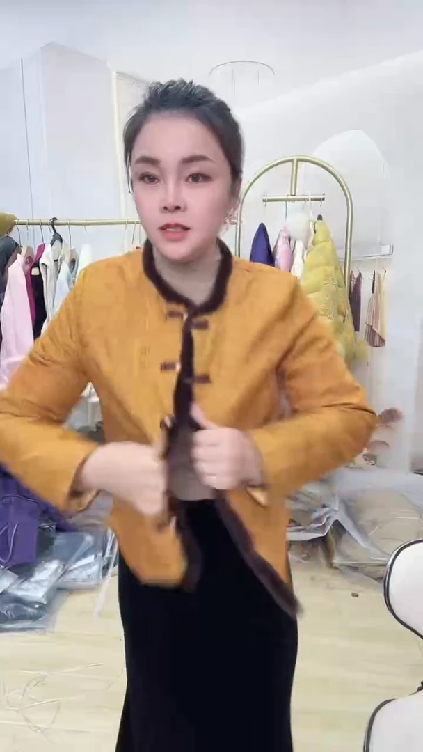 52号黄色香云纱羽绒服1件    尺码备注
