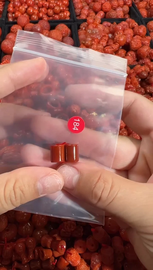 南红玛瑙未镶嵌颈饰1