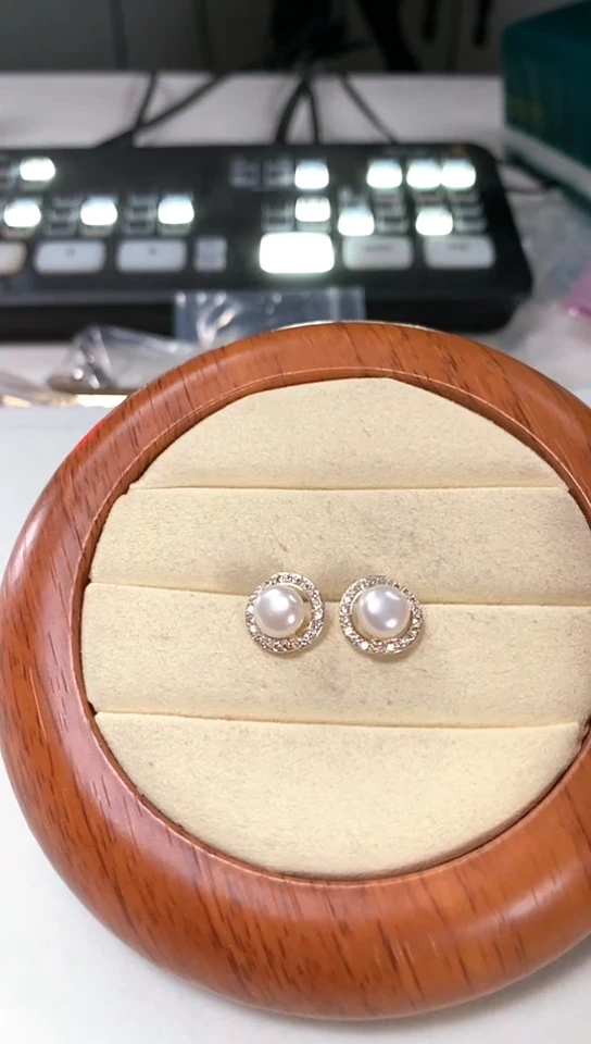 【闪购商品】淡水珍珠耳钉未镶嵌花朵耳钉