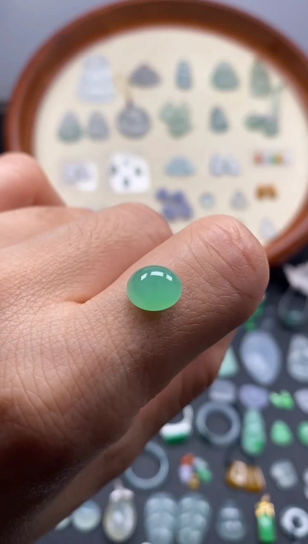 颈饰未镶嵌翡翠果緑蛋面/芬