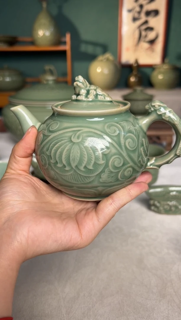 其他耀州窑青釉缠枝牡丹狮子凤凰三王茶壶