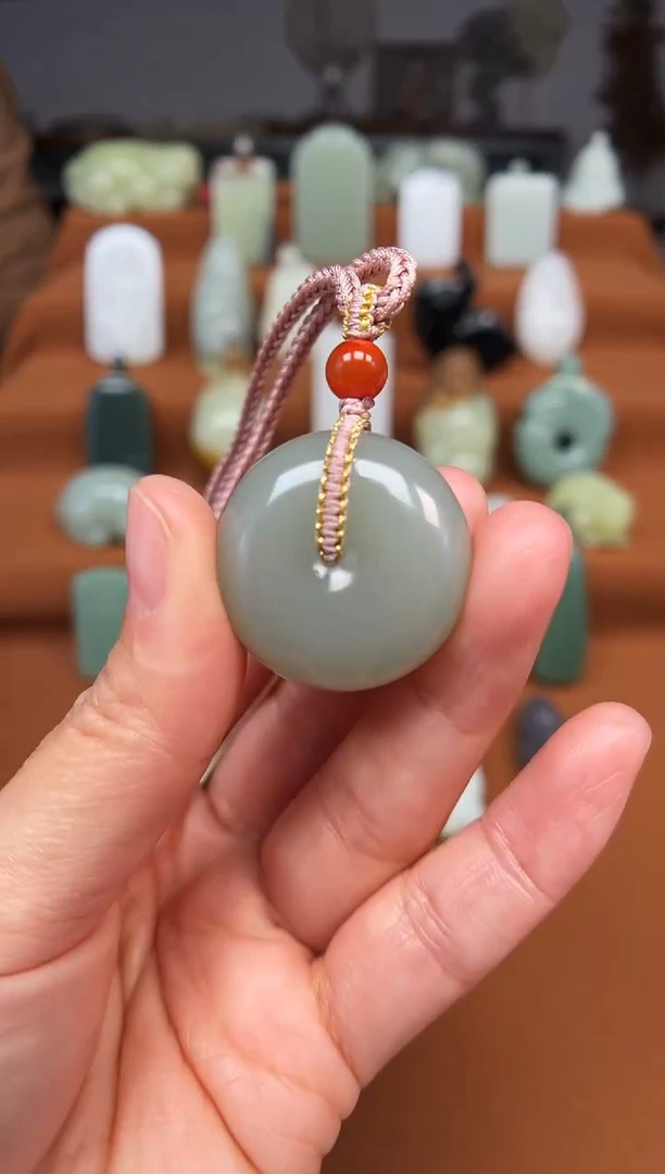 颈饰未镶嵌和田玉平安扣