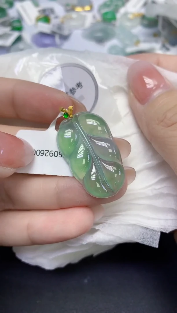 颈饰18K金镶嵌翡翠天然缅甸翡翠A货多样性发一件