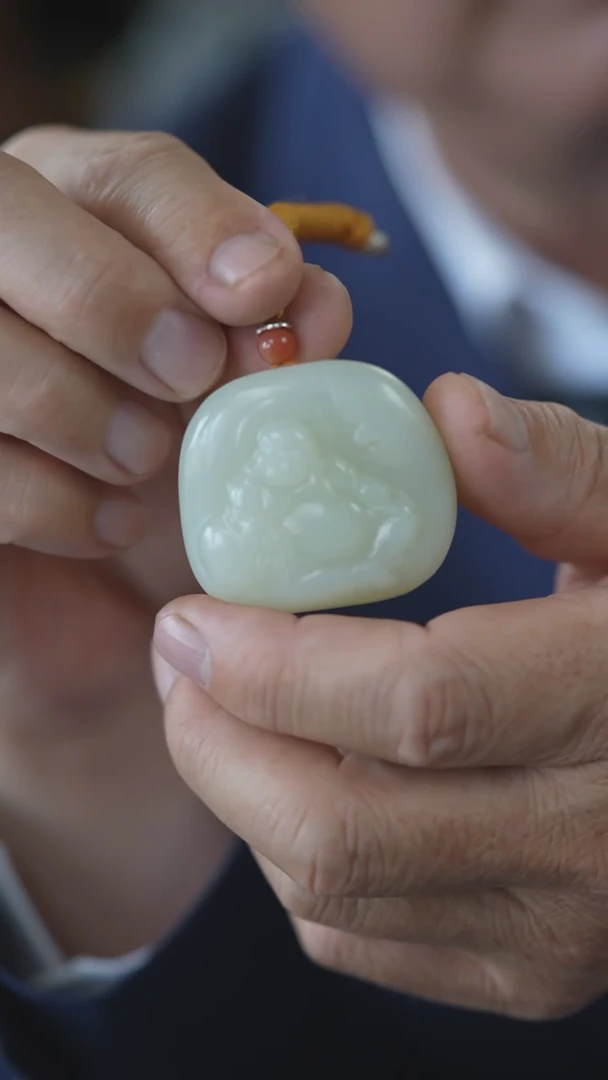 颈饰未镶嵌和田玉佛公