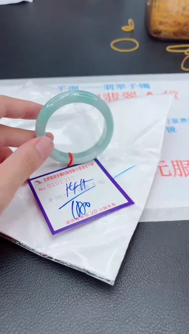 翡翠手镯未镶嵌1