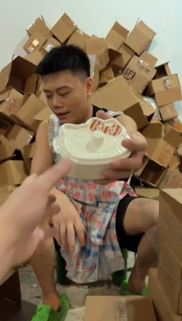 瓷片白色kt猫炖盅