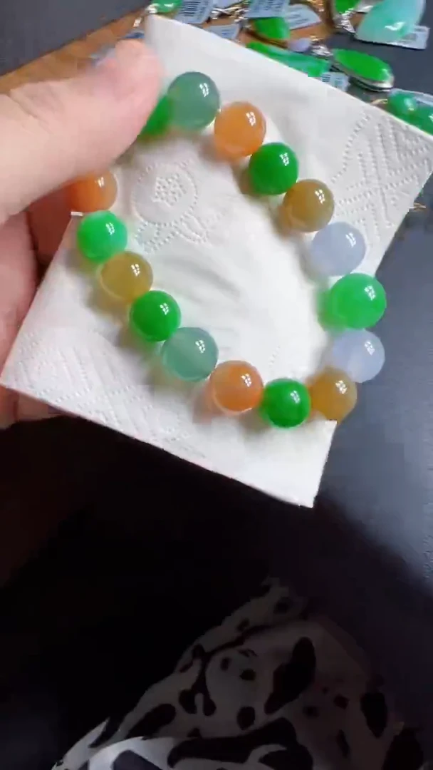 颈饰未镶嵌翡翠手串