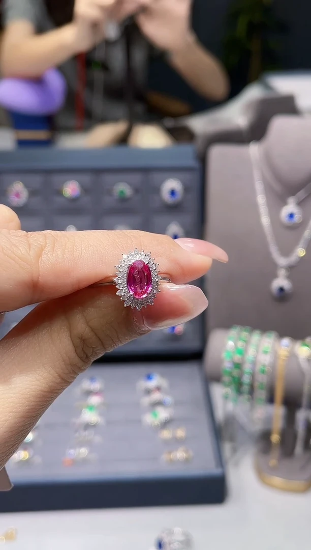 红宝石戒指18K金镶嵌1.06克拉