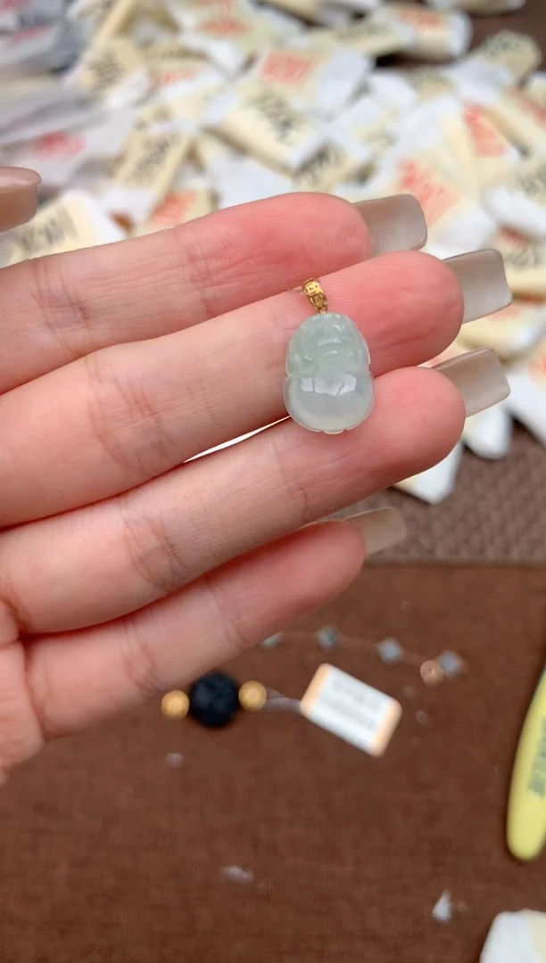 18K金镶嵌挂件翡翠一