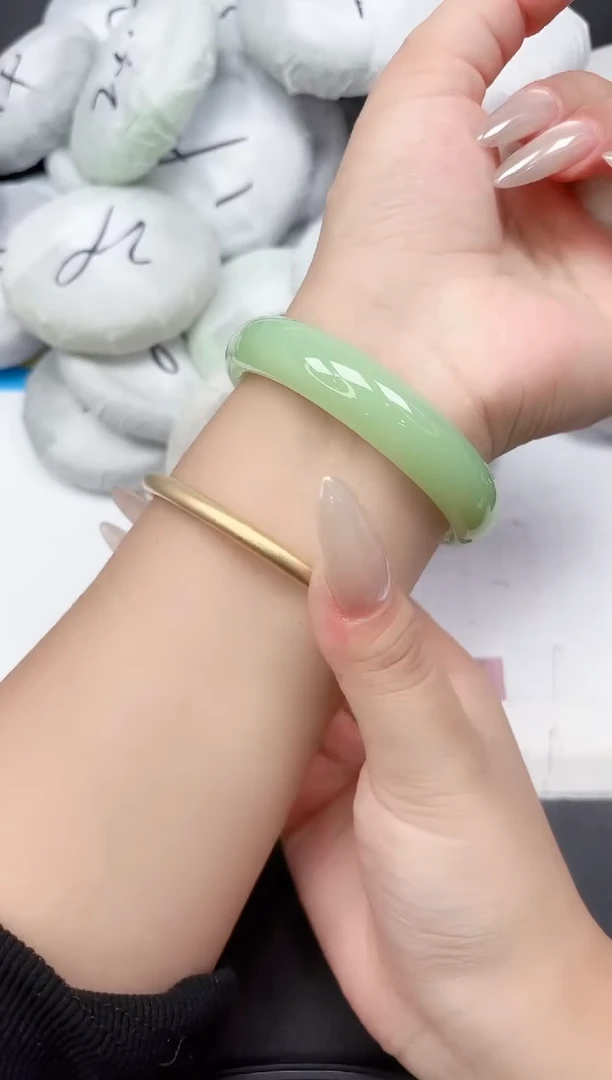 未镶嵌手镯石英质玉166-60.4
