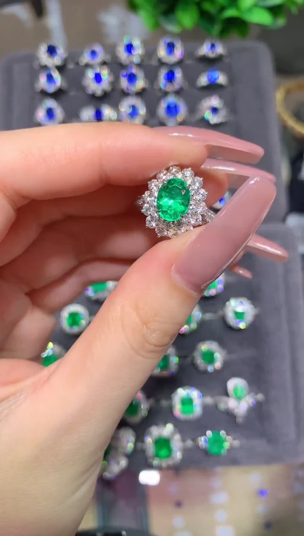 18K金镶嵌戒指祖母绿1.5CT