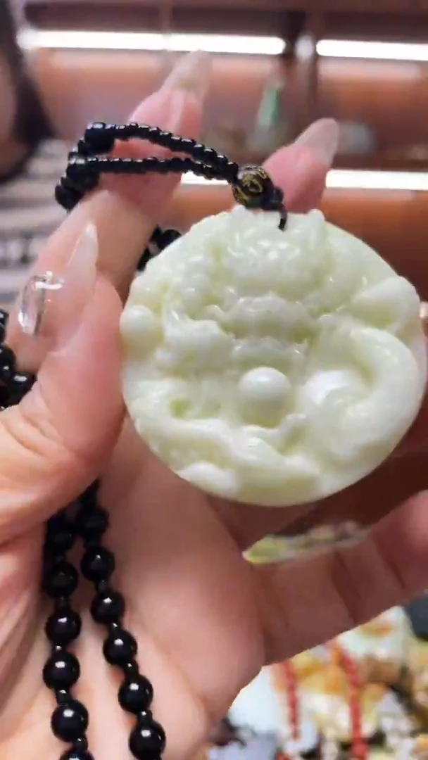 未镶嵌岫玉吊坠