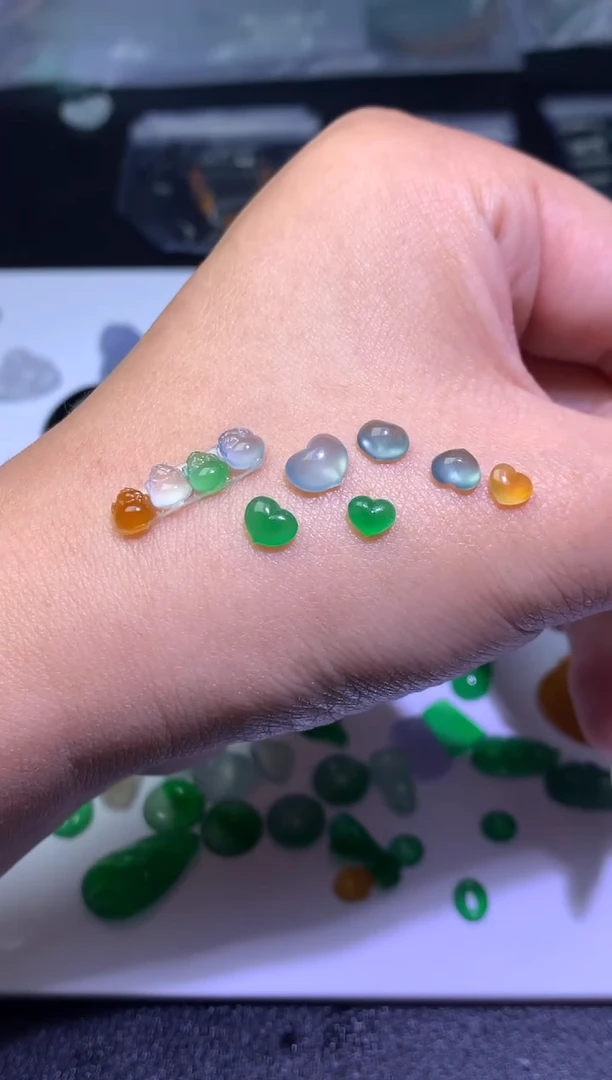 未镶嵌定制翡翠胡*东毛货