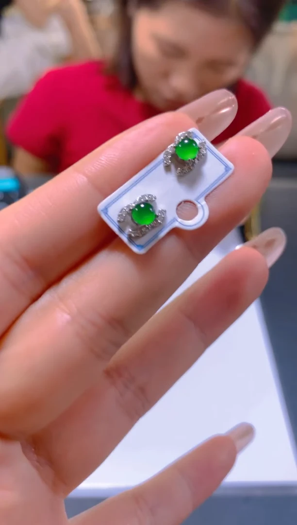 未镶嵌翡翠耳饰多样性发一