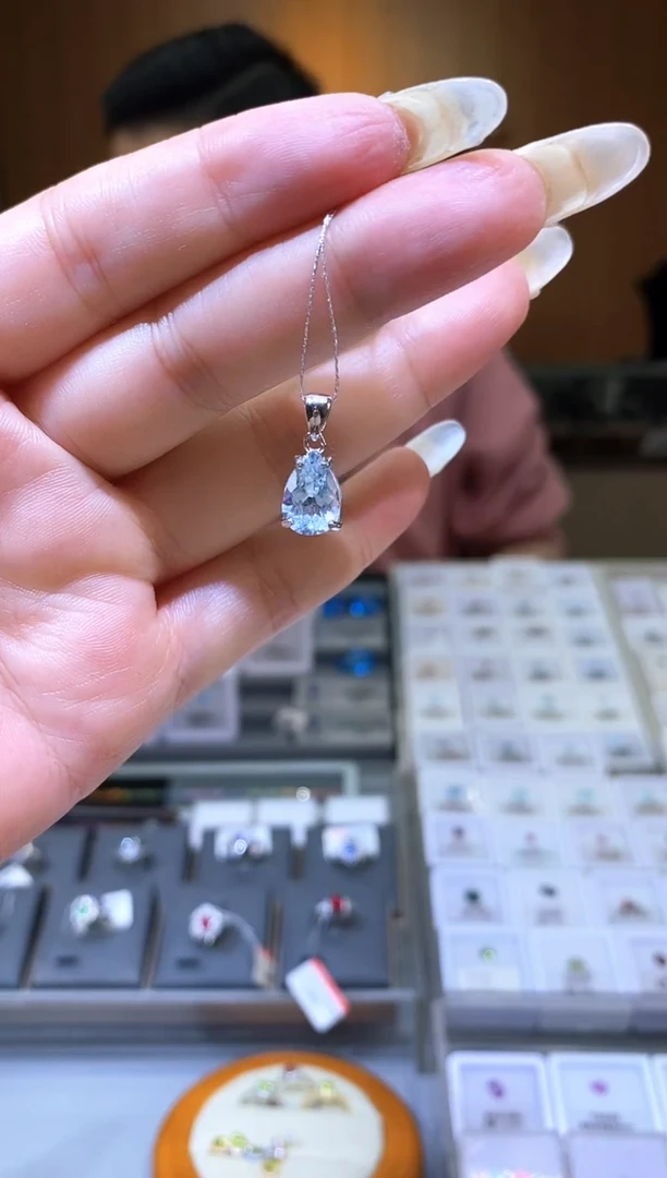 【闪购商品】海蓝宝石颈饰银S925镶嵌天然海蓝宝吊坠