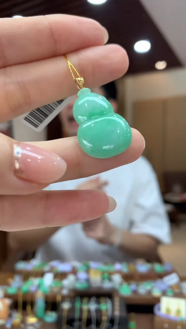 吊坠(不含链)18K金镶嵌翡翠葫芦