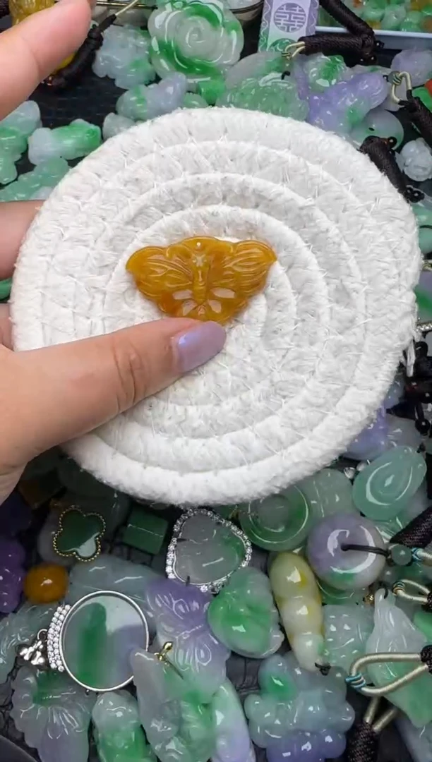 颈饰未镶嵌翡翠缅甸翡翠吊坠