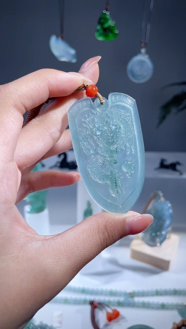 【闪购商品】翡翠颈饰未镶嵌  天然A货翡翠龙牌