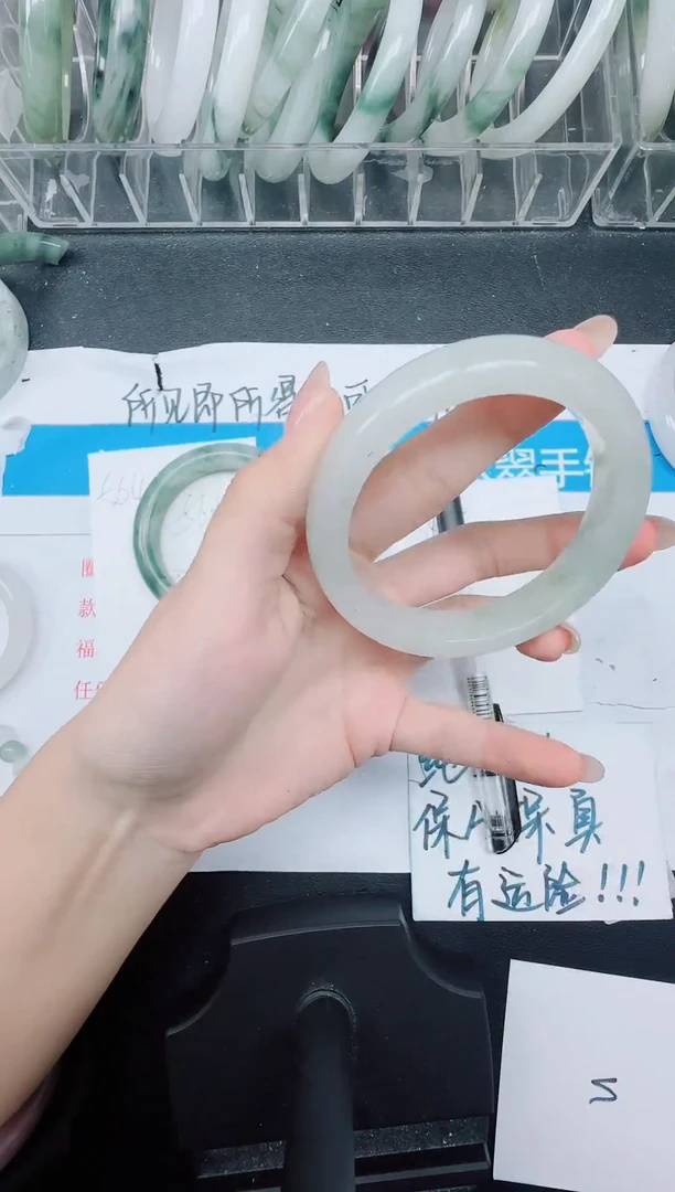 未镶嵌手镯石英质玉565-56.5