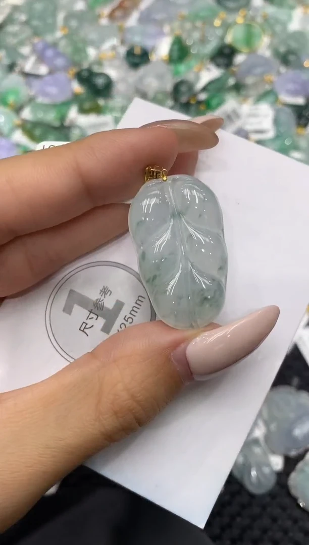 颈饰18K金镶嵌翡翠111111111111