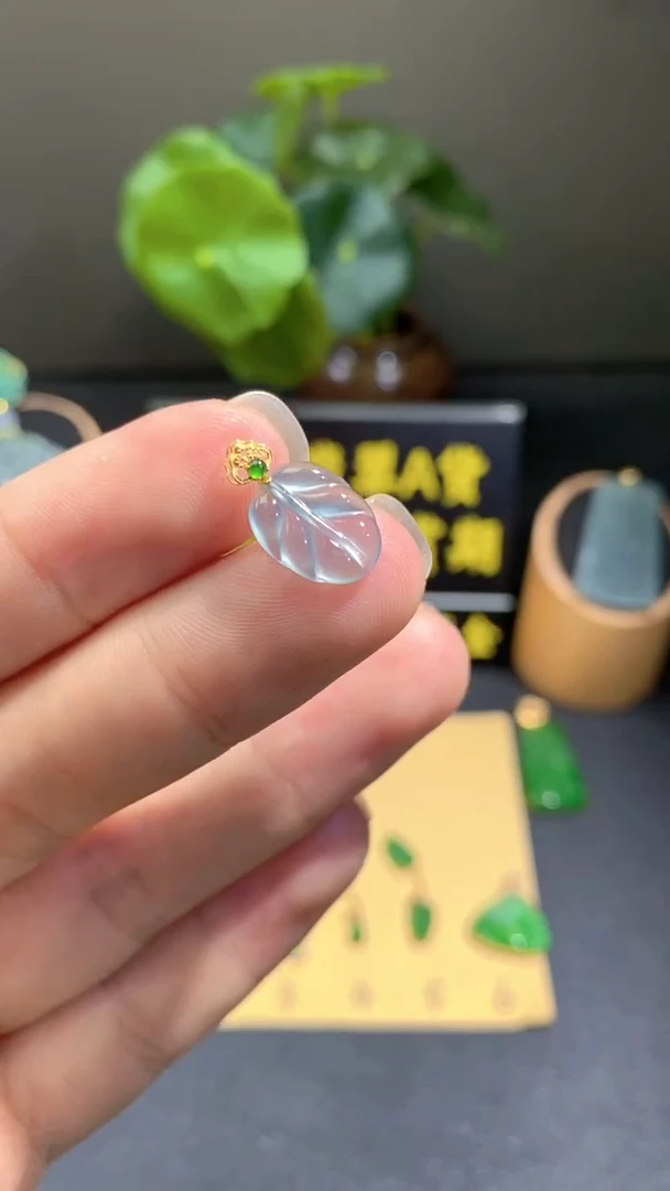 颈饰18K金镶嵌翡翠翡翠A货