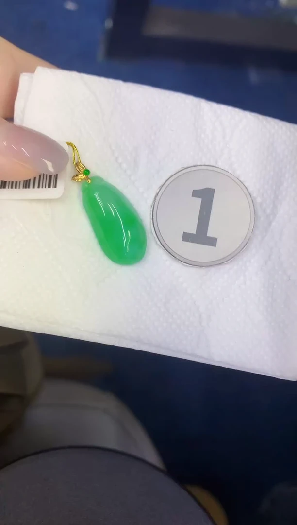 颈饰18K金镶嵌翡翠缅甸天然翡翠A货