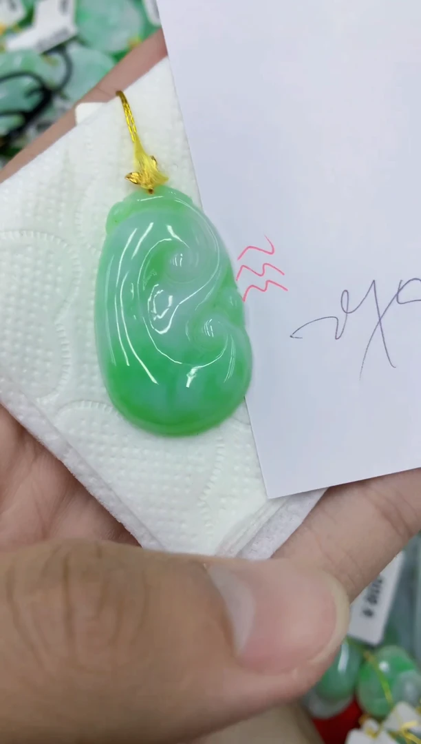 颈饰18K金镶嵌翡翠111111111111