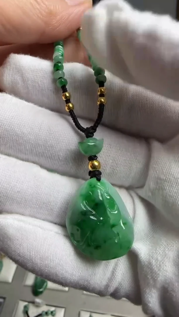 颈饰未镶嵌翡翠吊坠