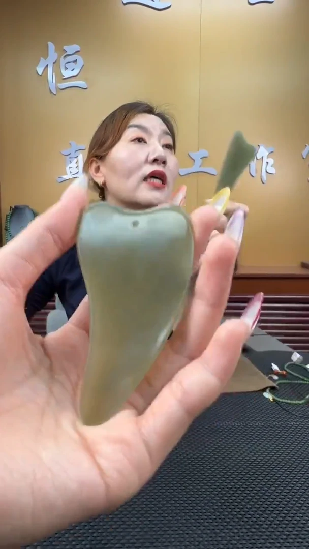 颈饰未镶嵌和田玉挂件