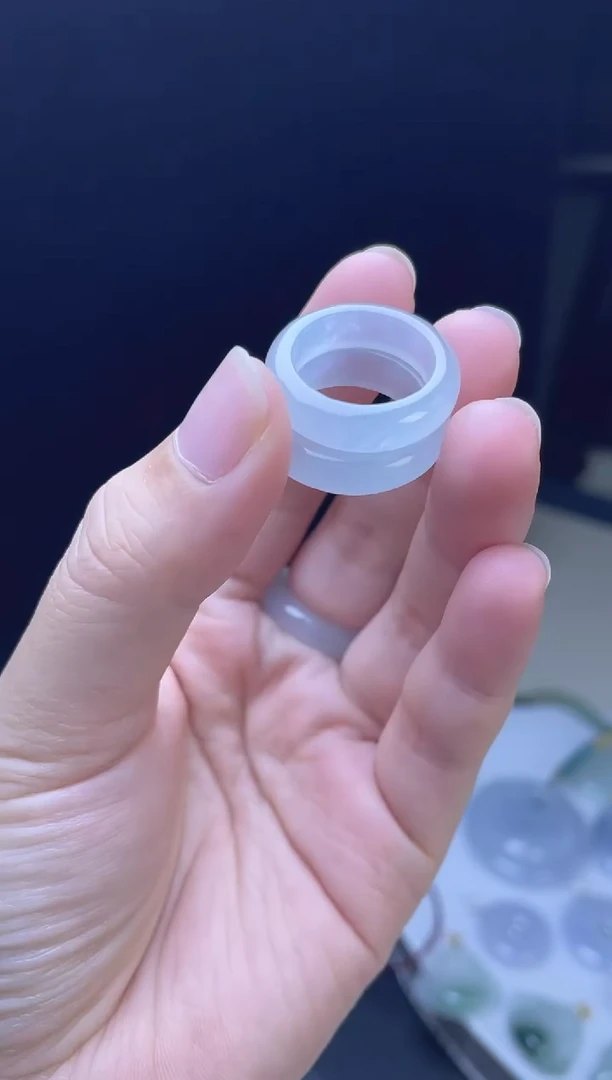 颈饰未镶嵌翡翠戒圈多样性发一件