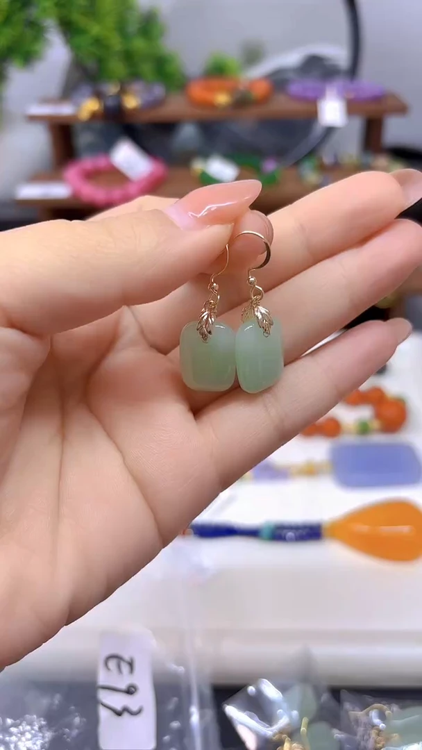 14K金镶嵌和田玉耳饰E93