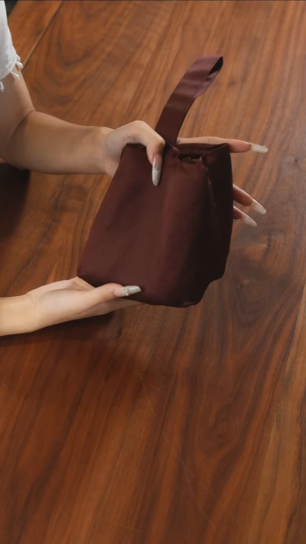 壶袋..............