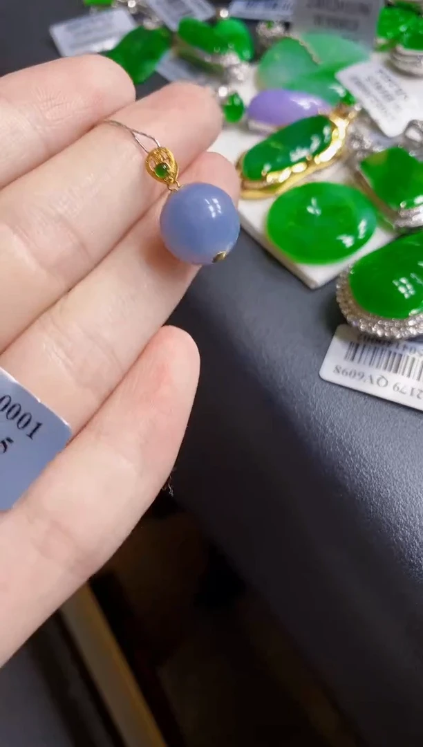 翡翠18K金镶嵌颈饰珠子