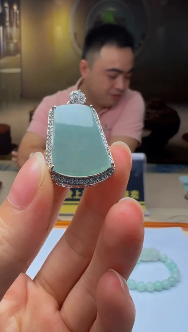 翡翠未镶嵌颈饰F2025-6-8-4