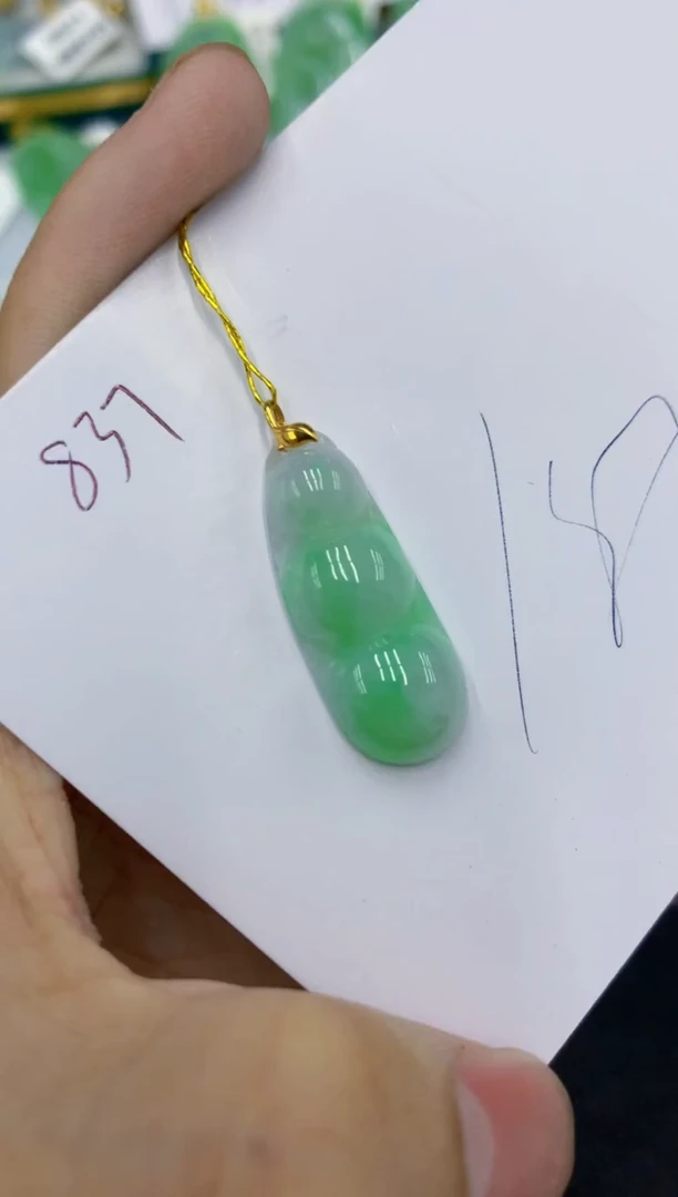颈饰18K金镶嵌翡翠1111111111111