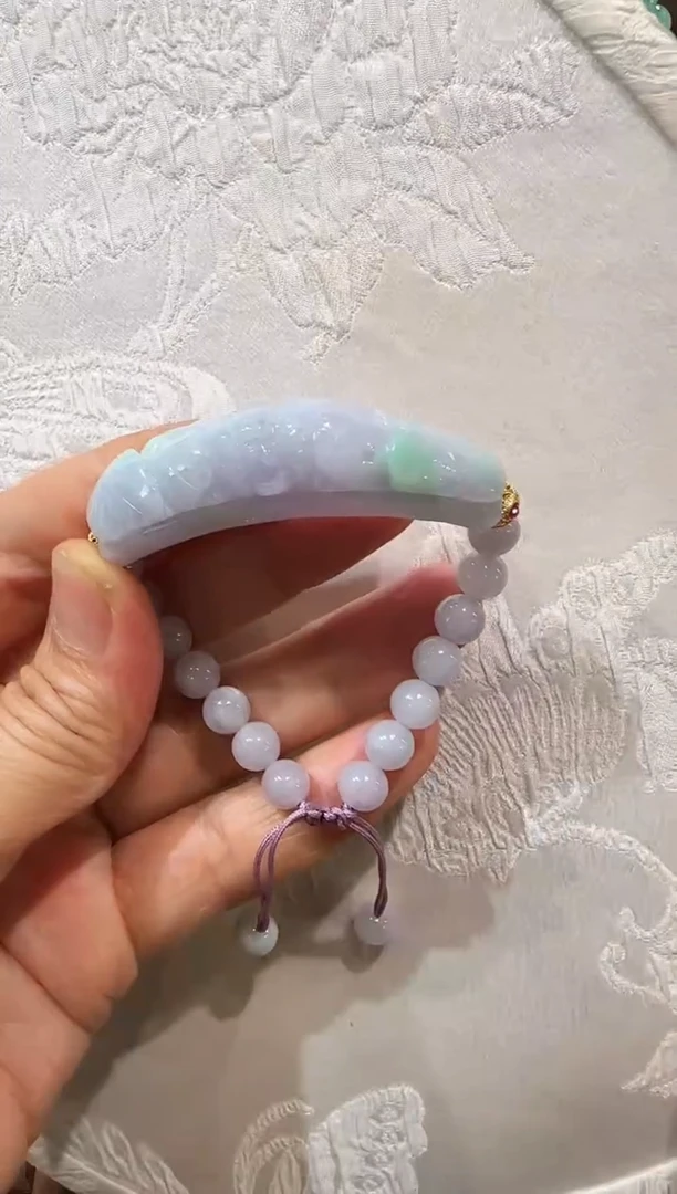 翡翠未镶嵌颈饰国风