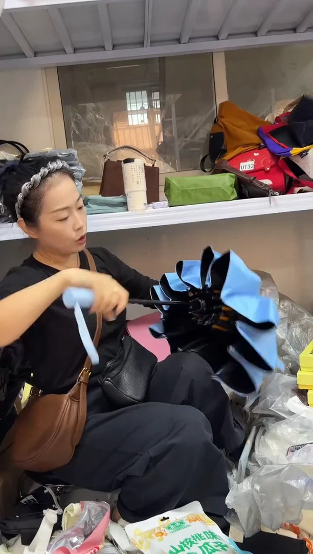 PU上车啦 宝宝们抓紧时间去下方链接拍吧半自动蓝色雨伞