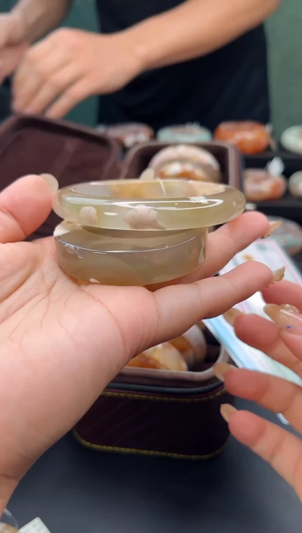 未镶嵌手镯石英质玉（60圈口）赠送镯心