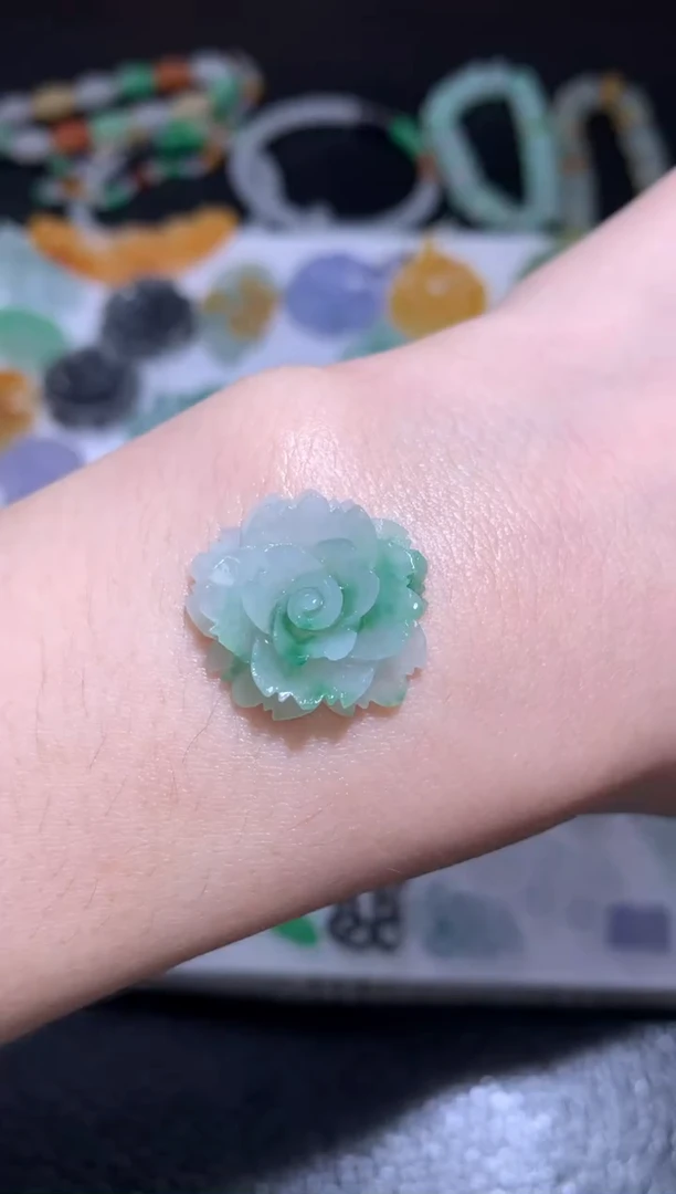 未镶嵌定制翡翠花花