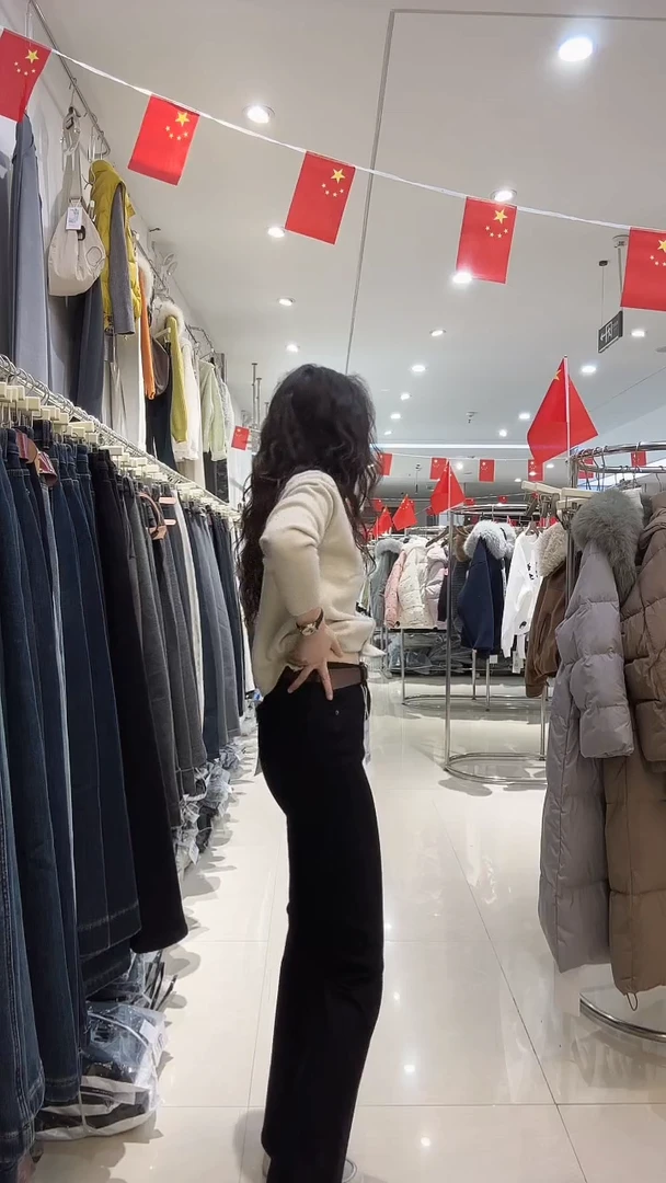 时尚百搭瘦腿牛仔裤