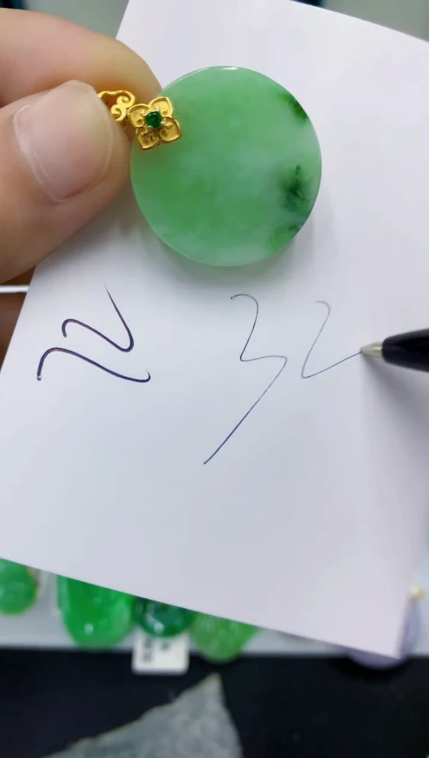 翡翠未镶嵌颈饰翡翠