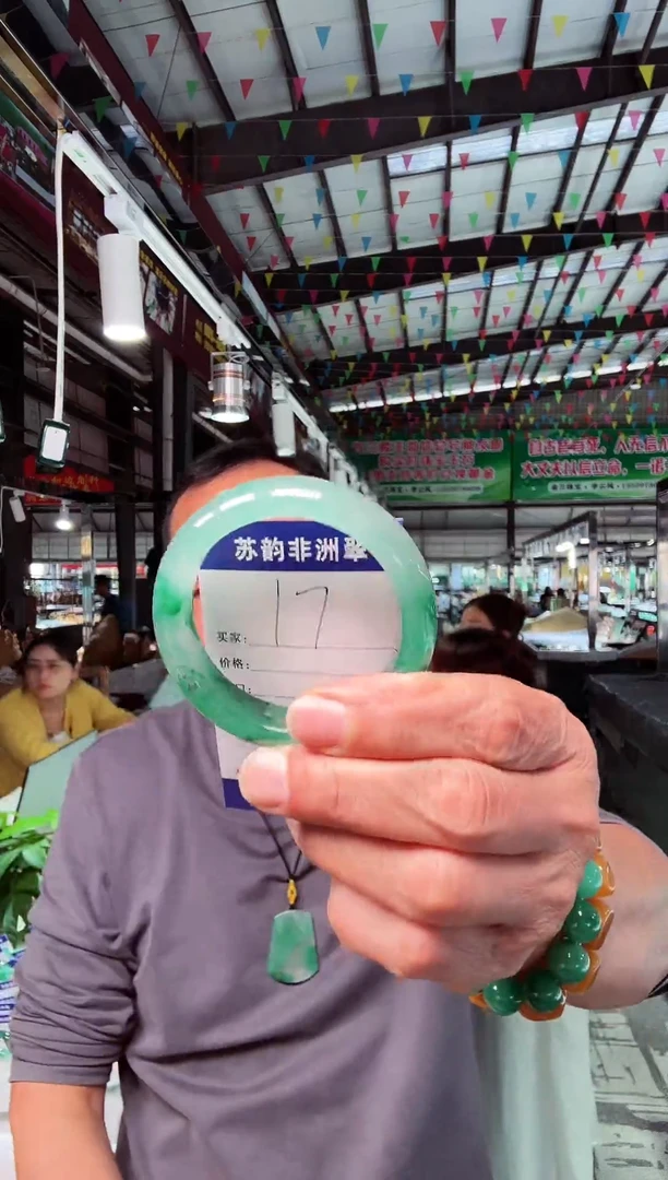 未镶嵌手镯石英质玉（非洲翠）54+