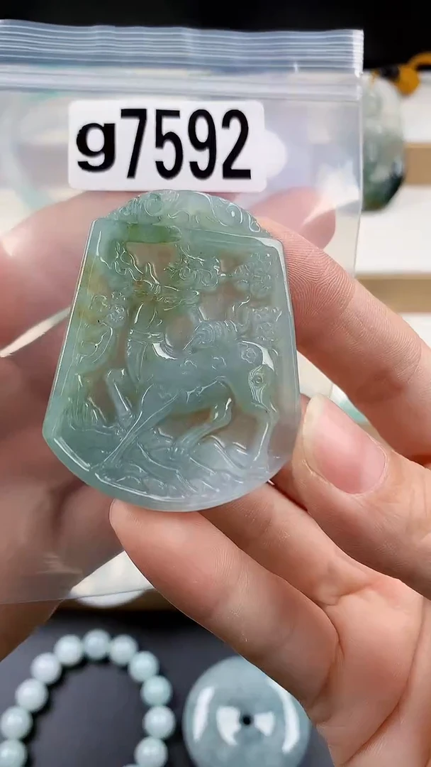 颈饰未镶嵌翡翠天然翡翠吊坠挂件